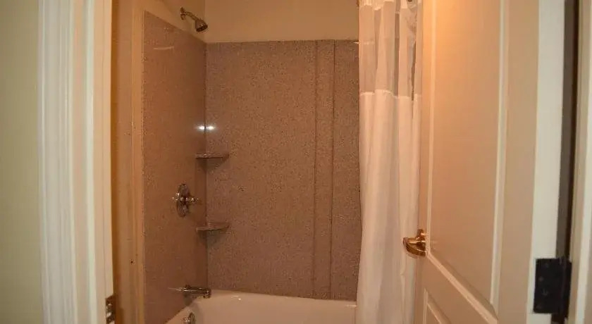 Atkinson Inn & Suites