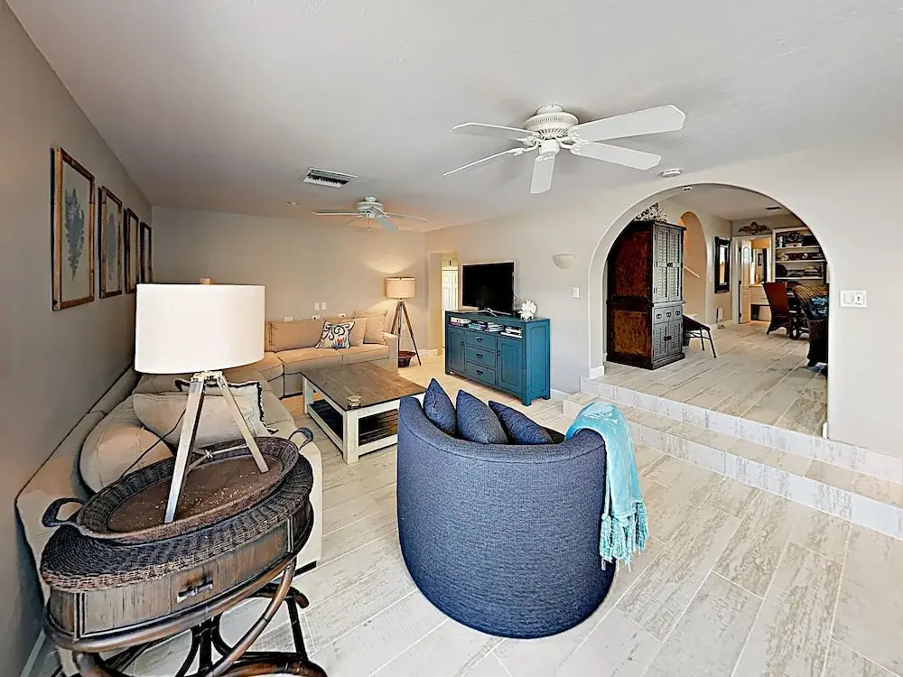 584 Marathon - 3 Br Home