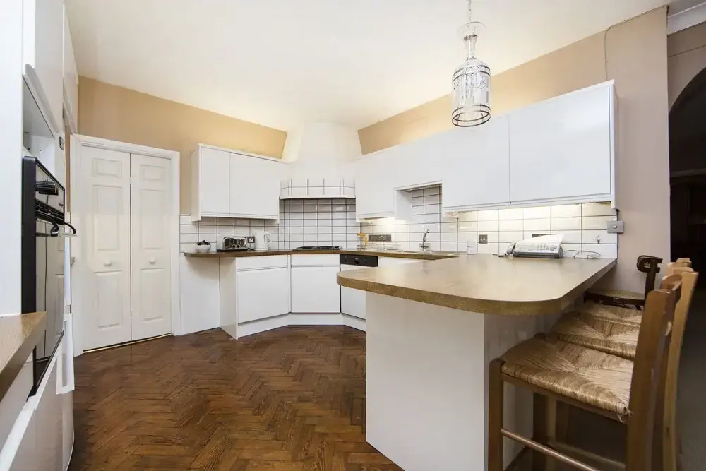 Palace Place Mansions - Elegant English Home in Kensington for Large Families
