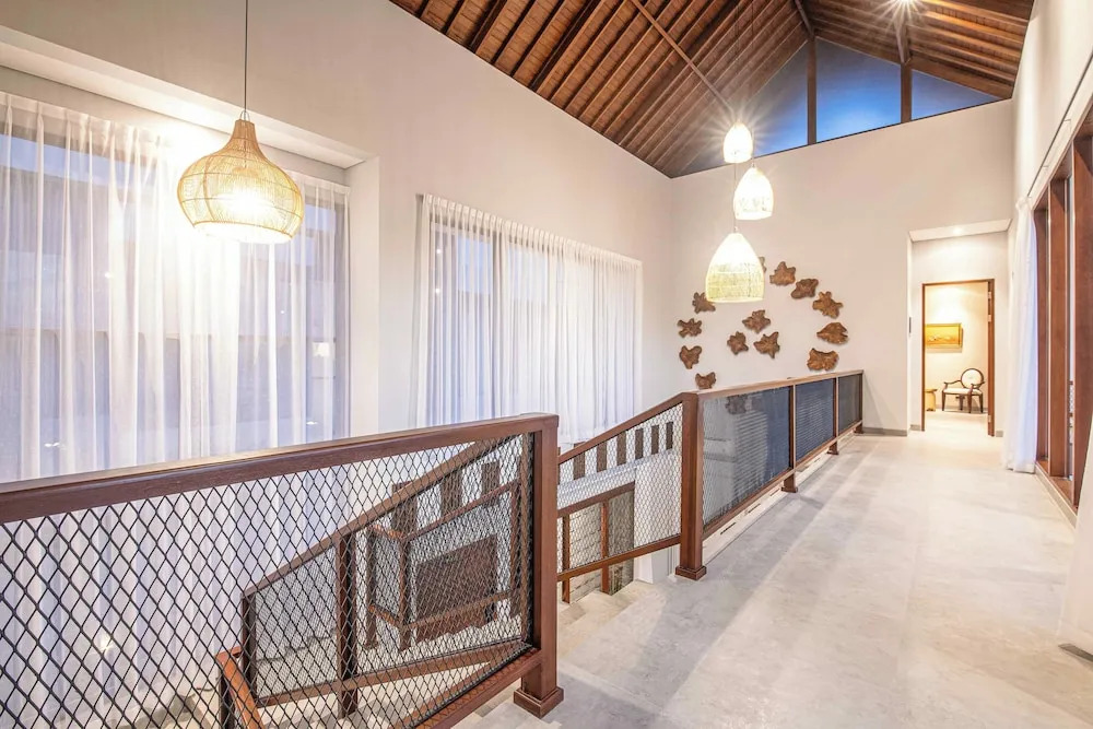 5-br Beach Villa in Canggu Overlooking Rice Fields