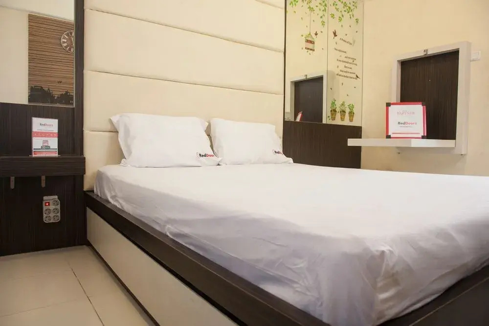 RedDoorz Apartment @ Manyar Street