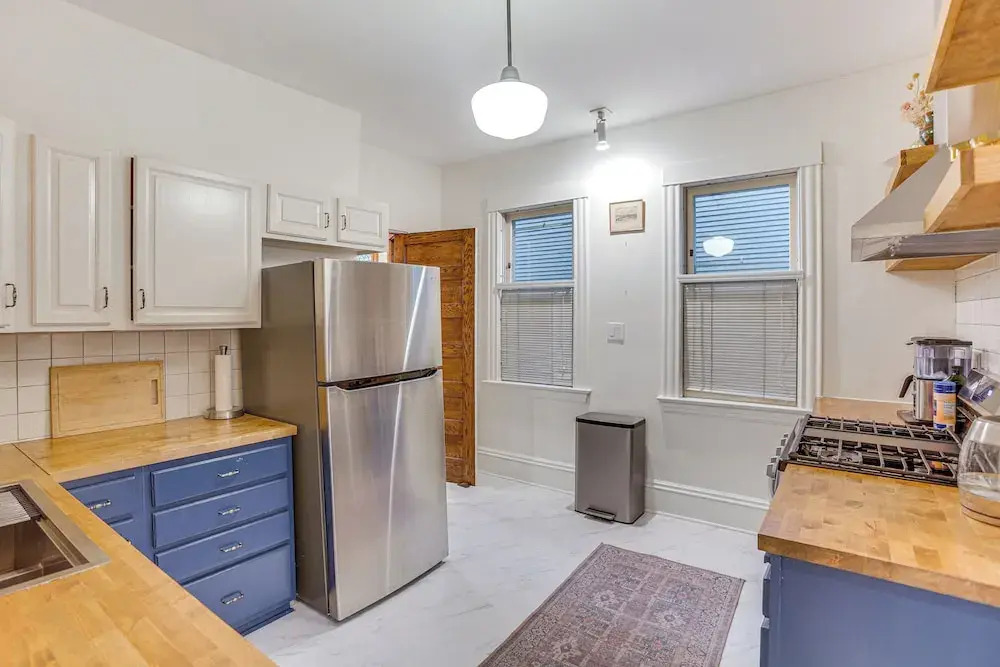 Uptown Minneapolis Home: Walk To Lakes!