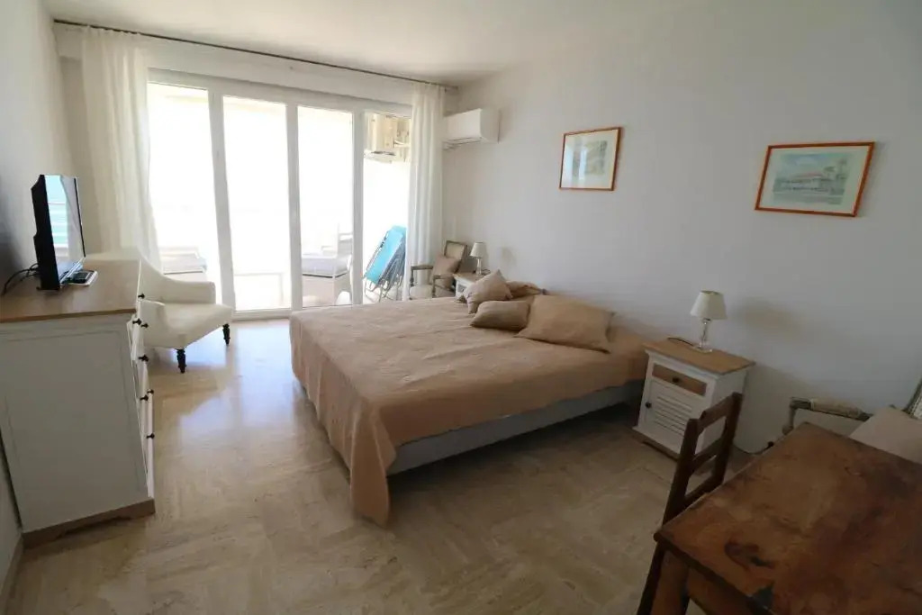 Amazing Sea View 2 Bedroom Front of the Beach 303