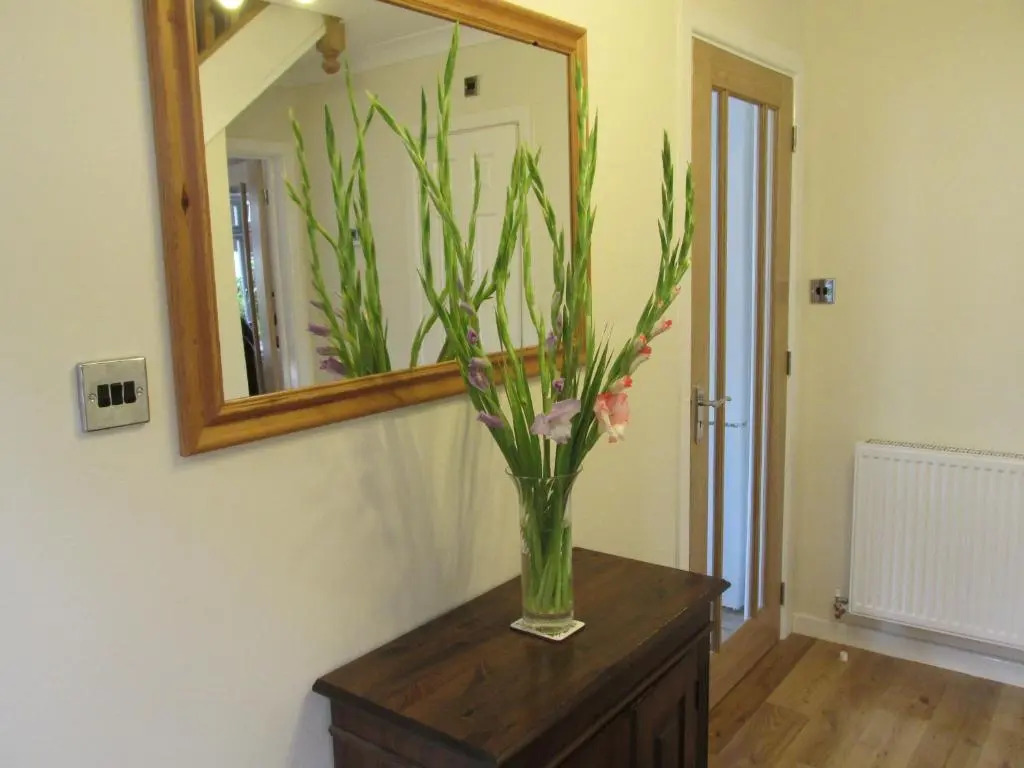 Albertine ,A warm welcome awaits you ,Offering en-suite room only accommodation,Ideal location for Solent Way ,High Street ,Isle of Wight ,New Forest