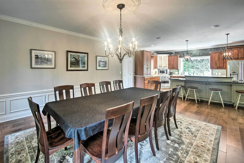 Extravagant Atglen Manor w/ Private 60-acre Land!