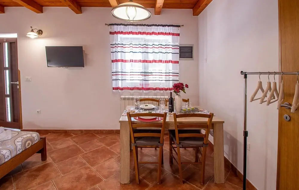 Amazing Apartment in Rovinjsko Selo With Wifi