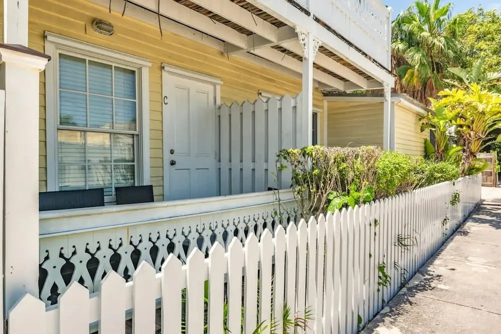 Sea Breeze by Brightwild Off-street Parking