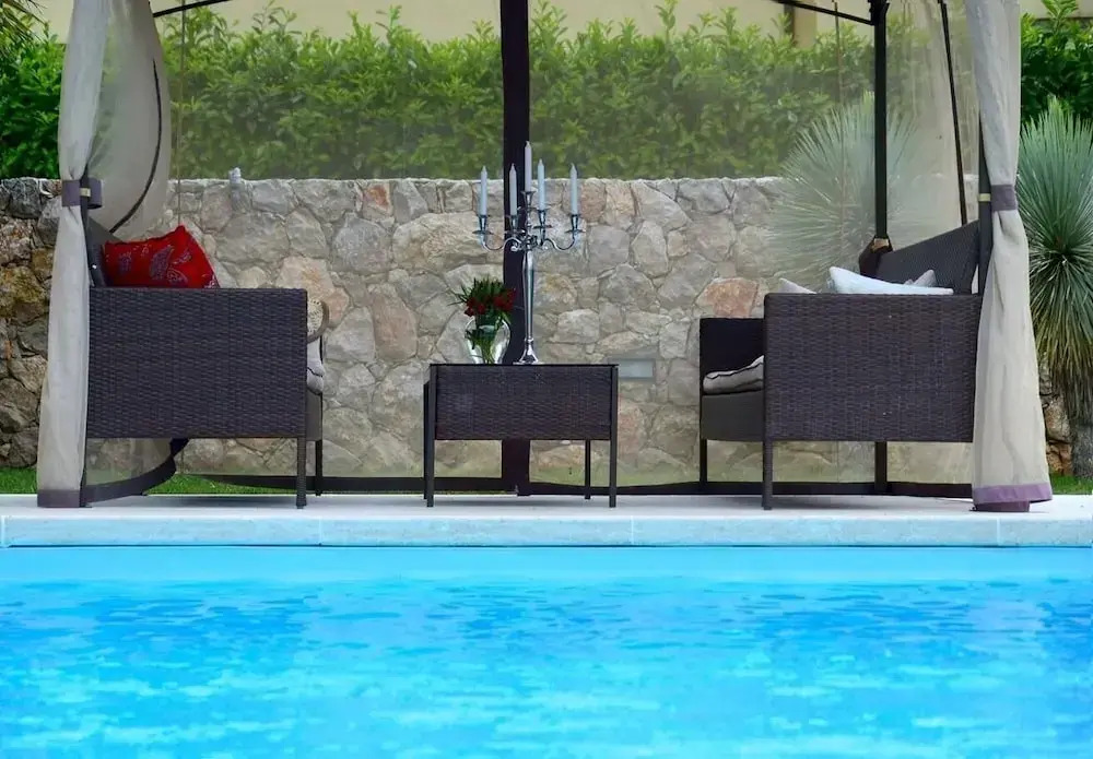 Berna - Pool House - H