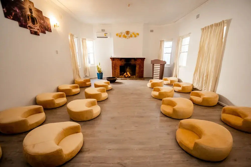Hearty Center Motel