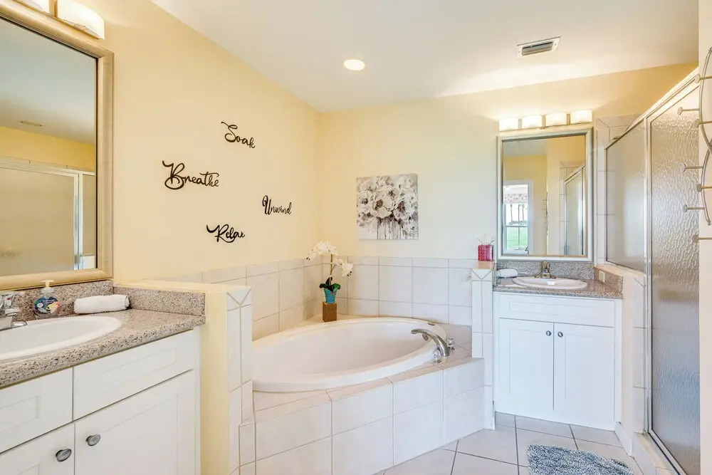Naples Resort Condo on 2 Championship Golf Courses