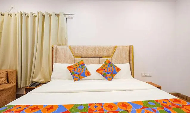 FabHotel Midnight Inn