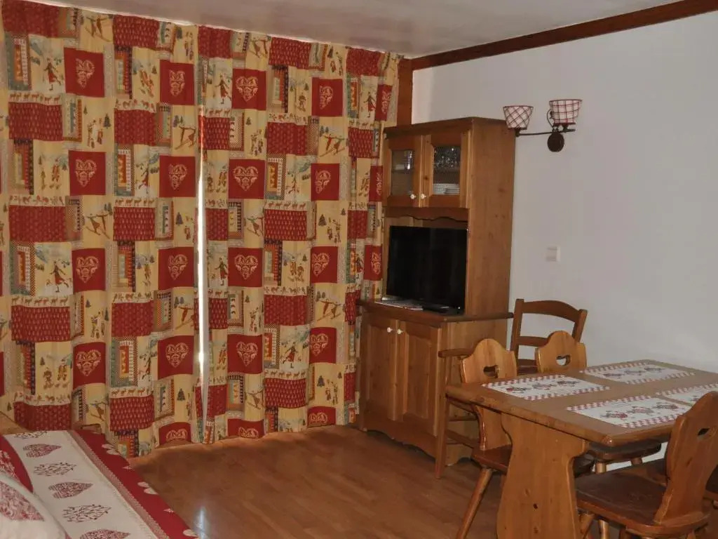 2 pièces 4 personnes, expo sud-ouest, balcon, accessible Skis aux pieds - FR-1-263-392