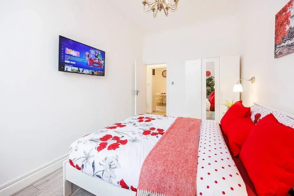 Kensington Charming and Bright Flat
