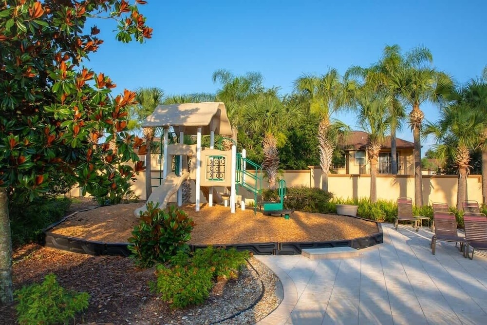 4br Resort Home With Pool And Lazy River Sleeps 10 4 Bedroom Townhouse