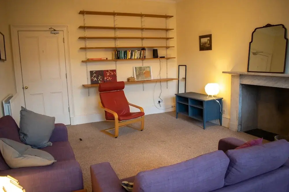 Traditional 3 Bedroom Apartment in Central Edinburgh
