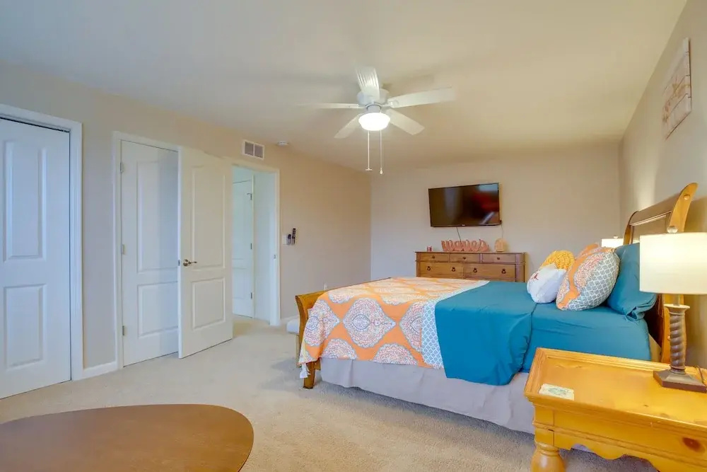 Shuttle to Beach: Millville Townhome w/ Porch