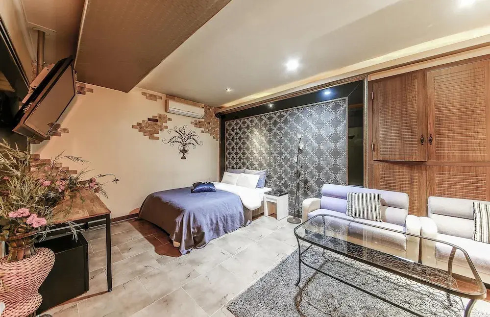S Hotel