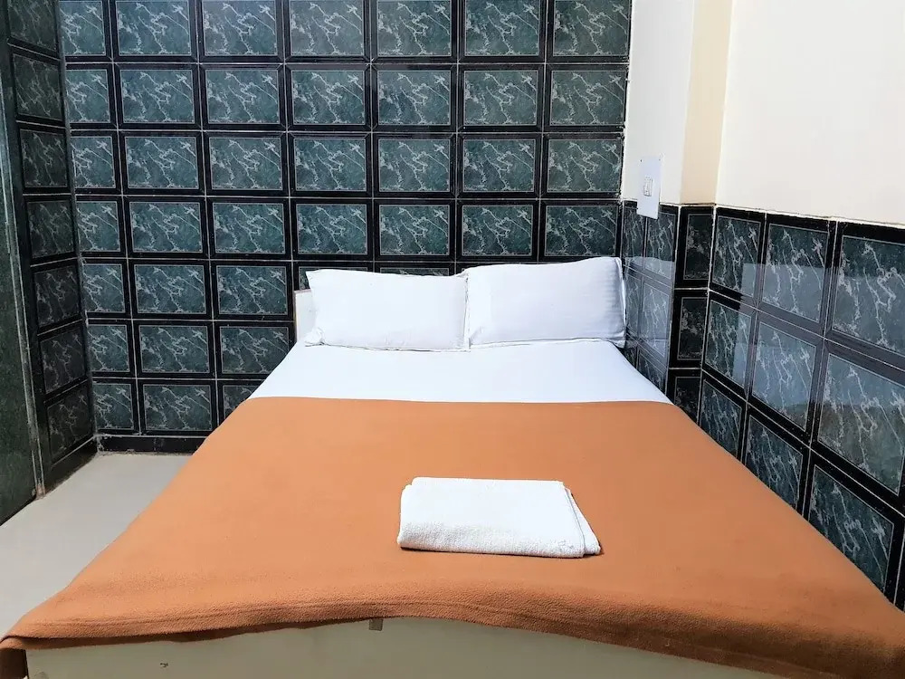 Hotel Metro Plaza Residency by Hexa Rooms