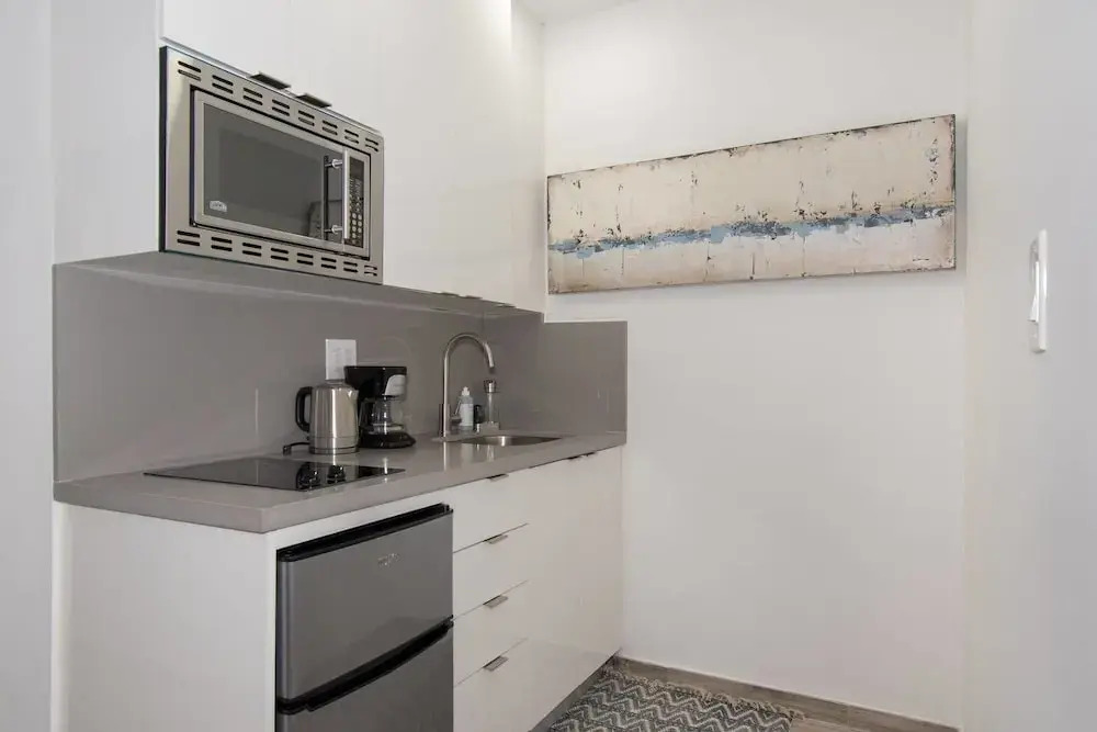 Trendy 1 BR W/parking Space & Walk to the Beach #8