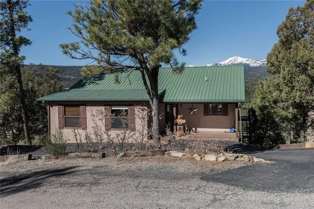 CenterView - Two Bedroom Cabin with Hot Tub