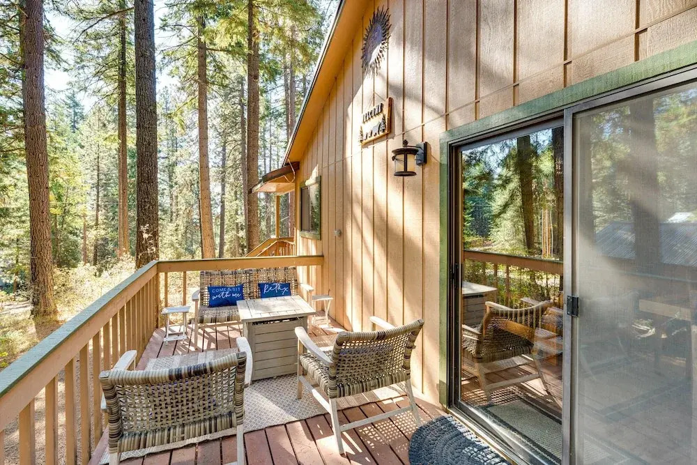 Ronald Cabin w/ Private Deck: Near Cle Elum Lake!