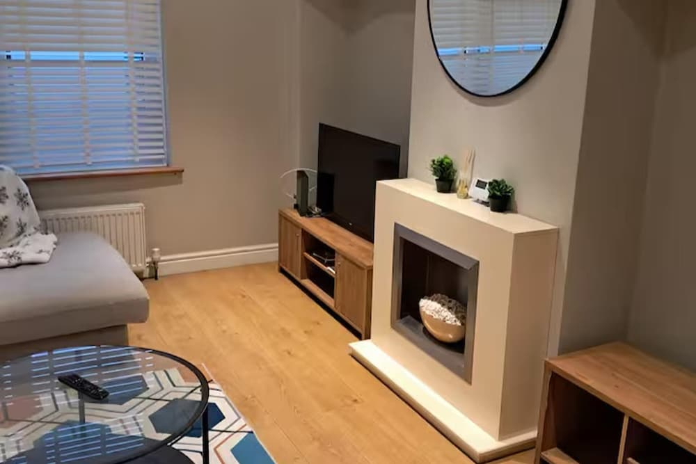 Parking - Garden - Wifi - Sleeps 4