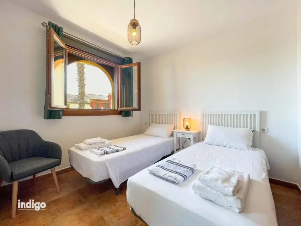 Town House with Garden and Pool Access