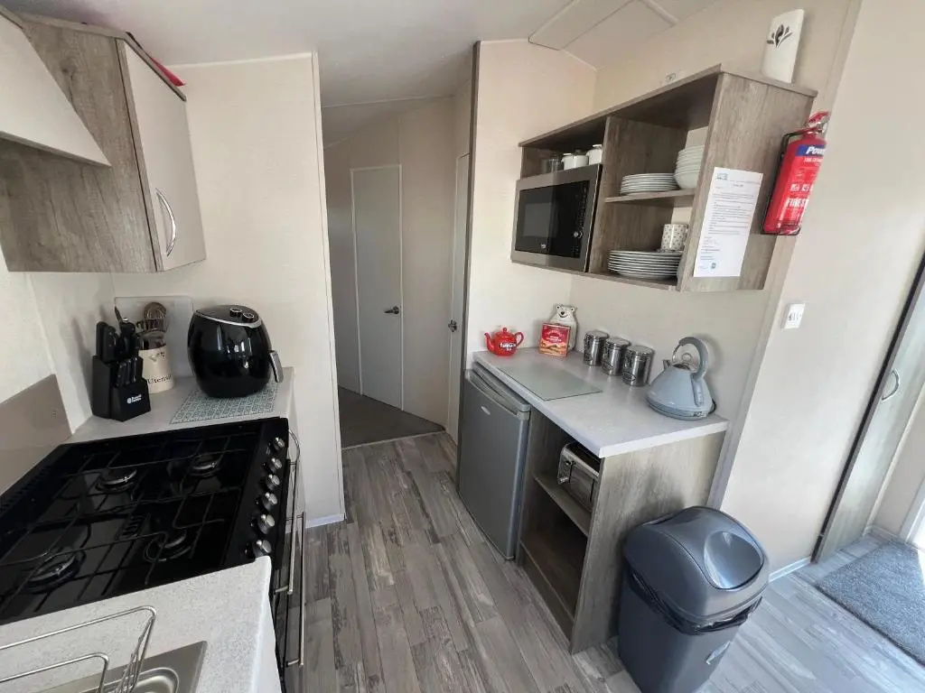 3 Bedroom Modern Caravan Sleeps up to 8