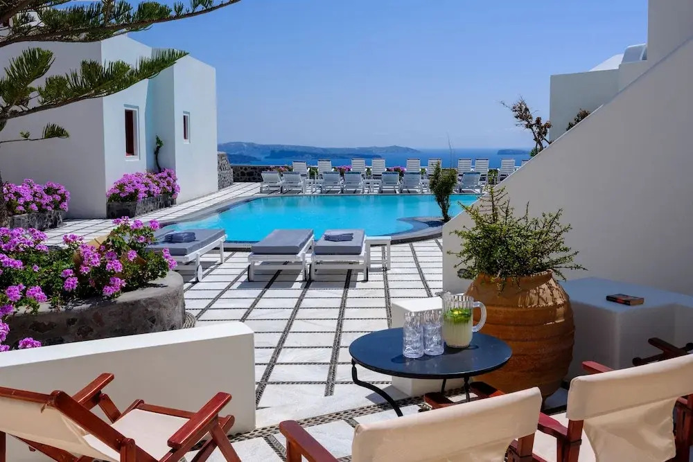 Nikos Villas