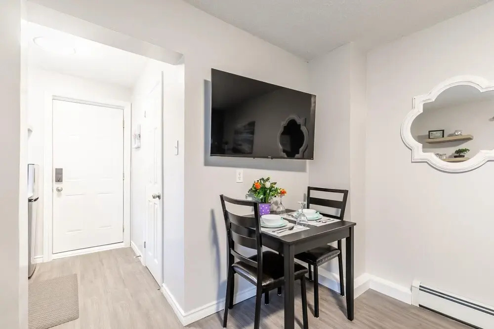 Newly Renovated 1BR Studio Apt - Prime Walk Score
