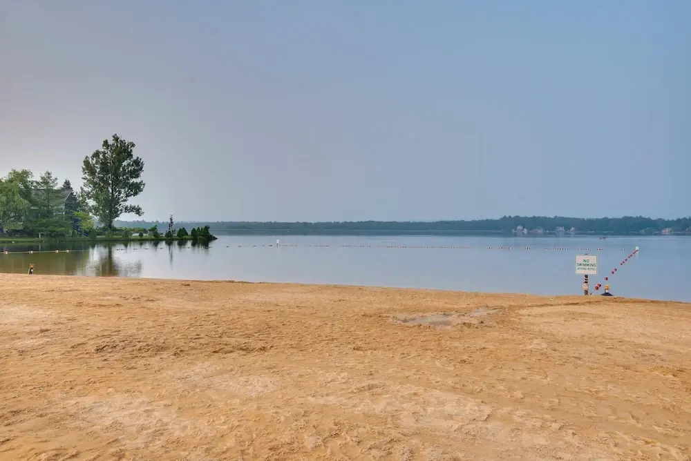 Hot Tub, Deck & Beach Access: Albrightsville Cabin