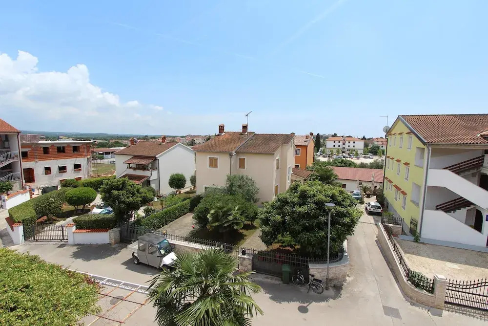 Room and Apartment Lea