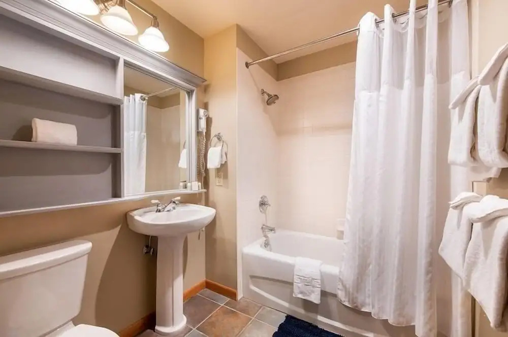 Continental Divide View Riverside Condo - Zephyr Mountain Lodge Select-Rated 2510