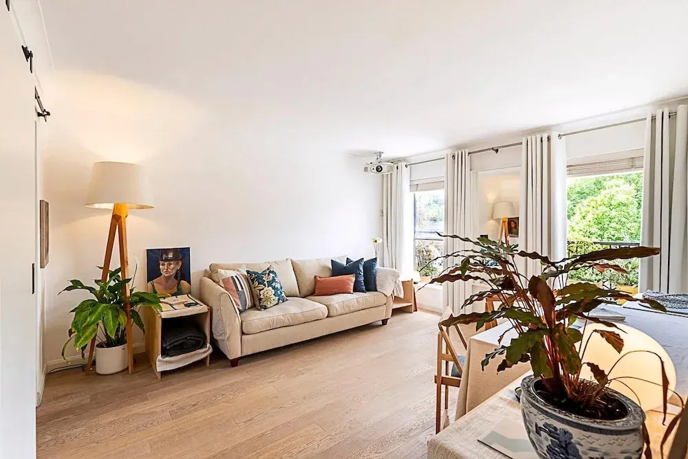 Modern Borough Retreat With Private Terrace