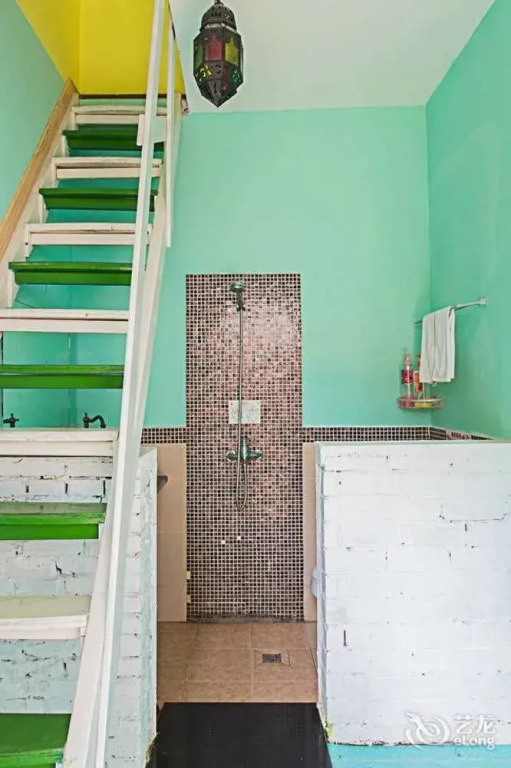 Lingyin Ferry Youth Hostel