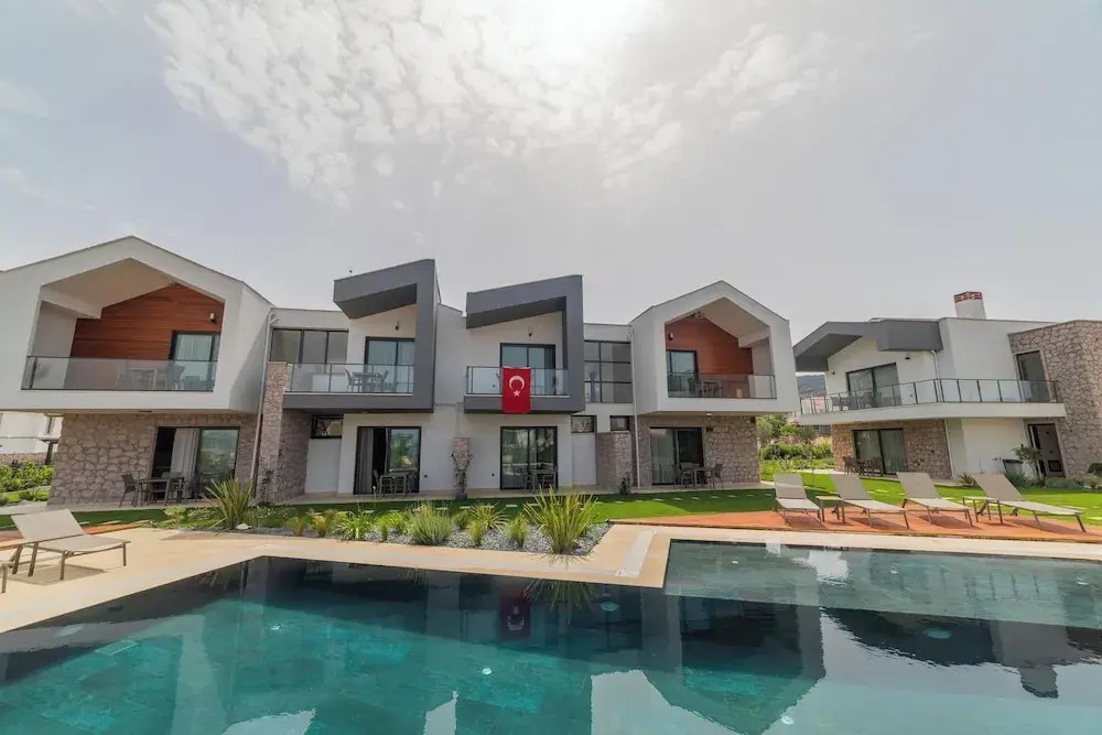 Lodhous Cunda Pool Residence
