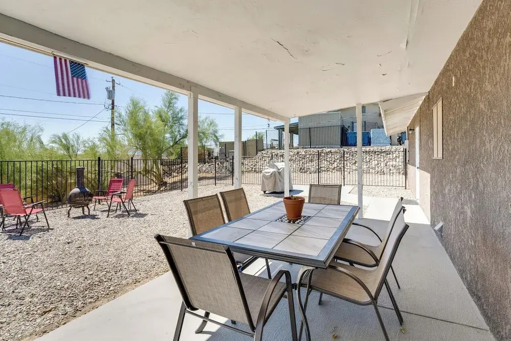 Pet-friendly House ~ 2 Mi to Lake Havasu Beach!