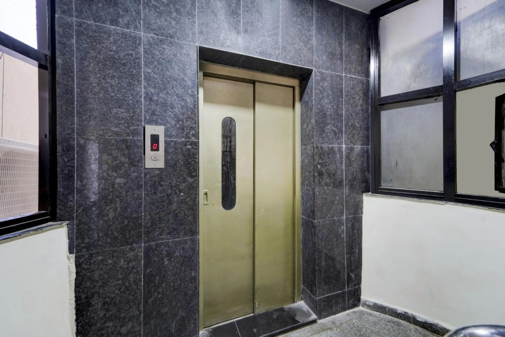 OYO Townhouse 1090 Fantasea Hotels