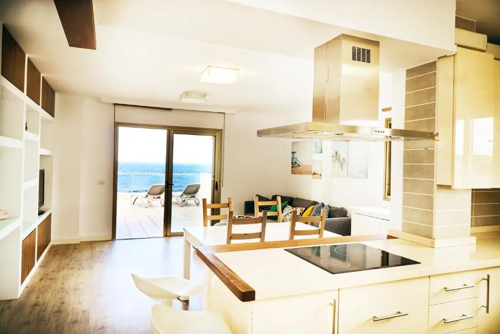 3Bdr + 2Bath Ocean View Apartment