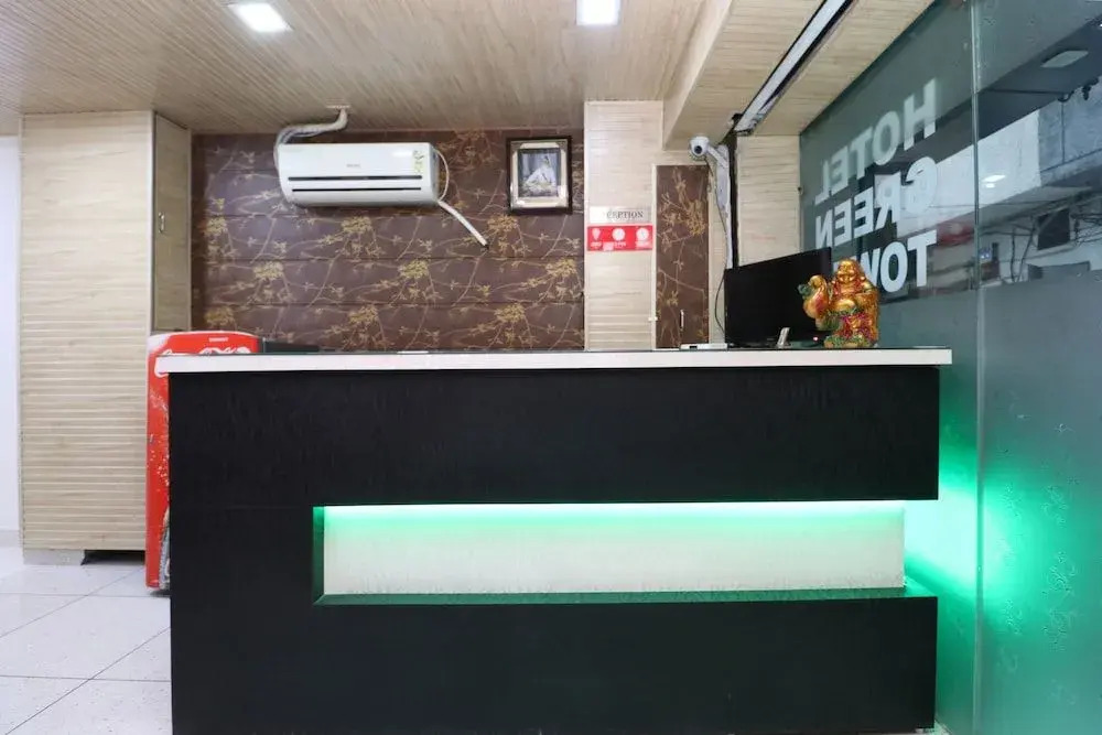 OYO 29059 Hotel Green Tower