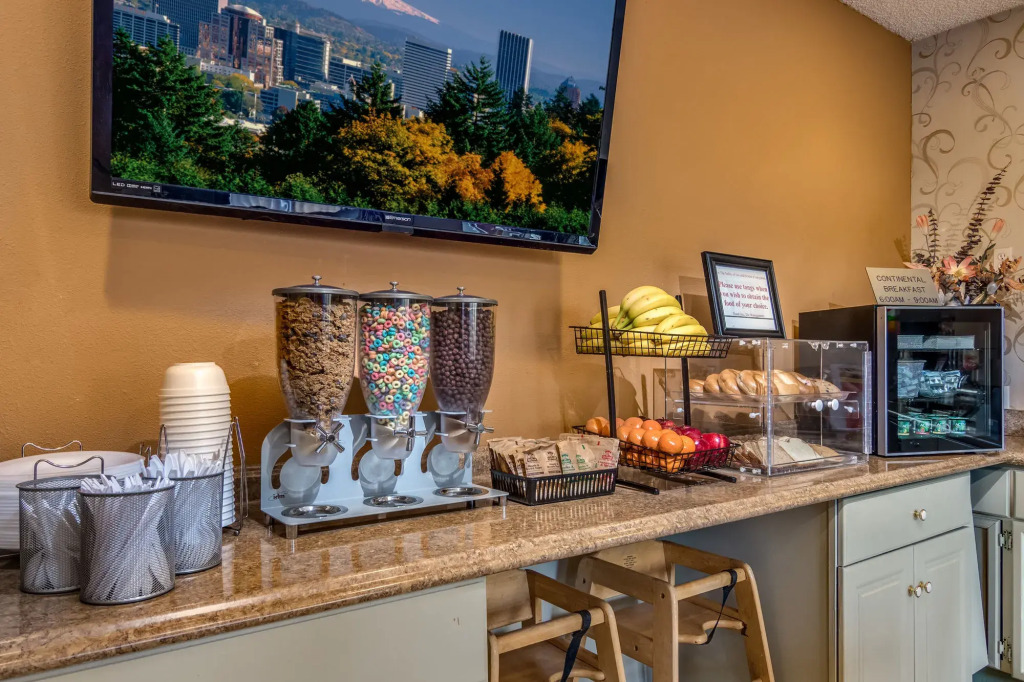 Howard Johnson Hotel & Suites by Wyndham Vancouver