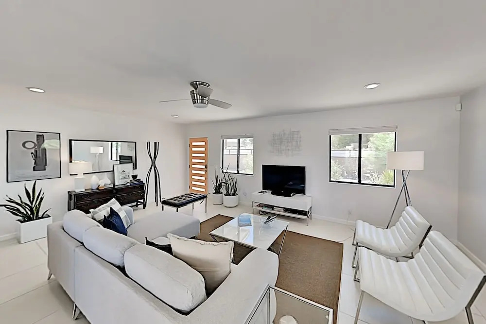 Mid-century Modern Home 3 Bedrooms 2 Bathrooms Home