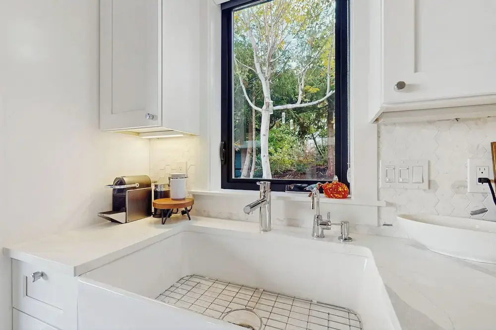 1 BR Home w/ Gas Fireplace & Puget Sound Views