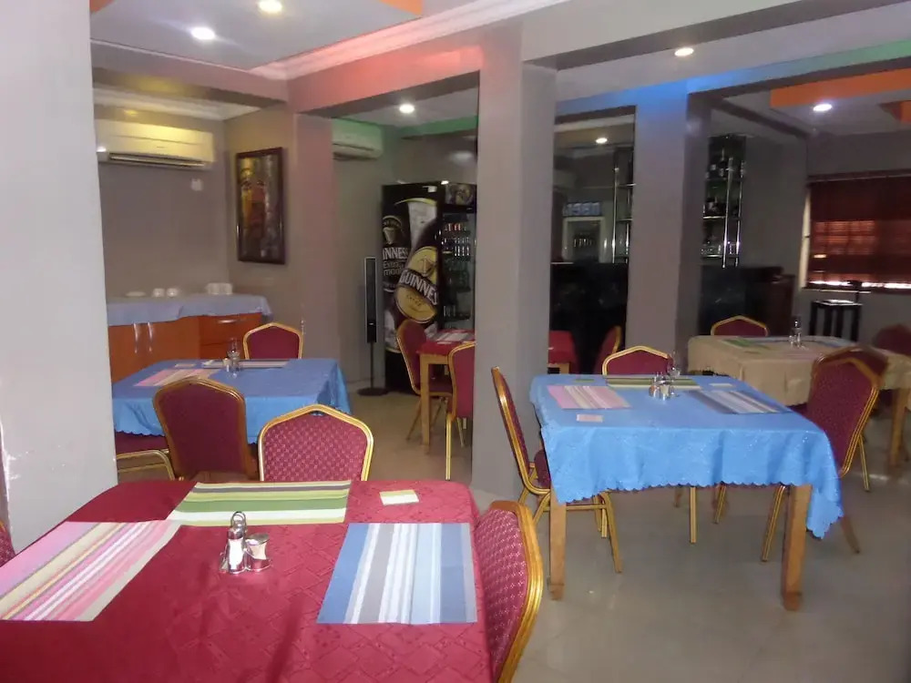 Alluring View Hotel - Toyin Sreet
