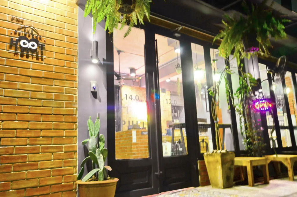 The neighbor hoot hostel & cafe