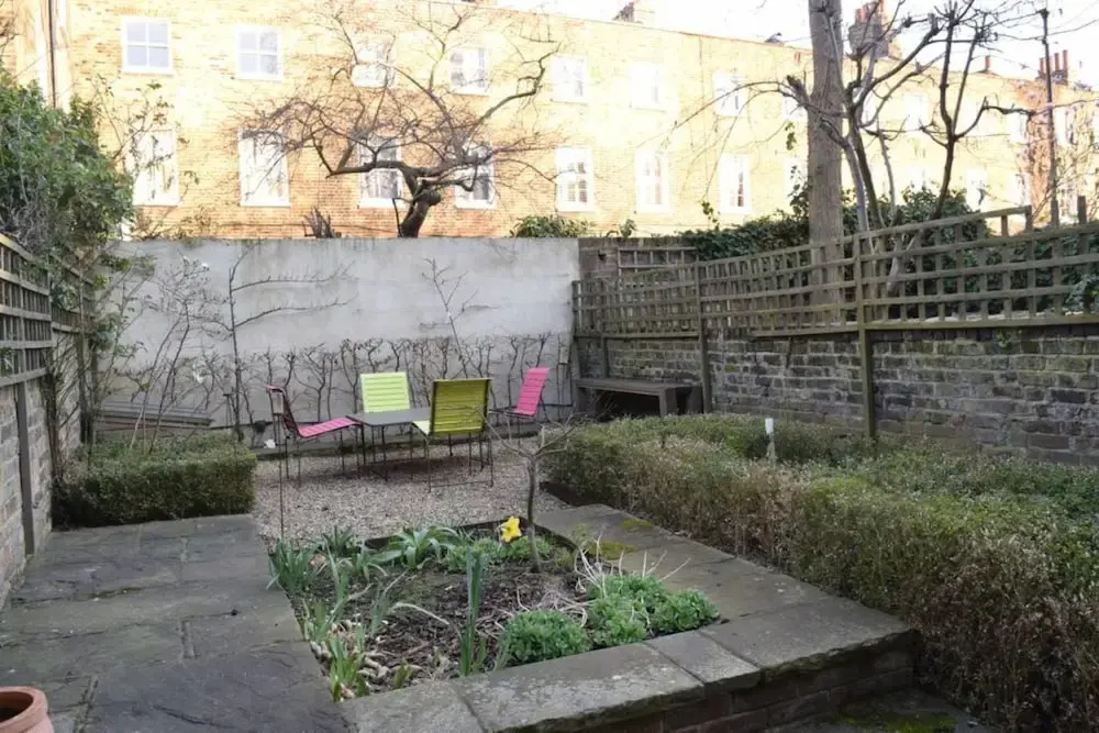 2 Bedroom House in the Heart of Angel