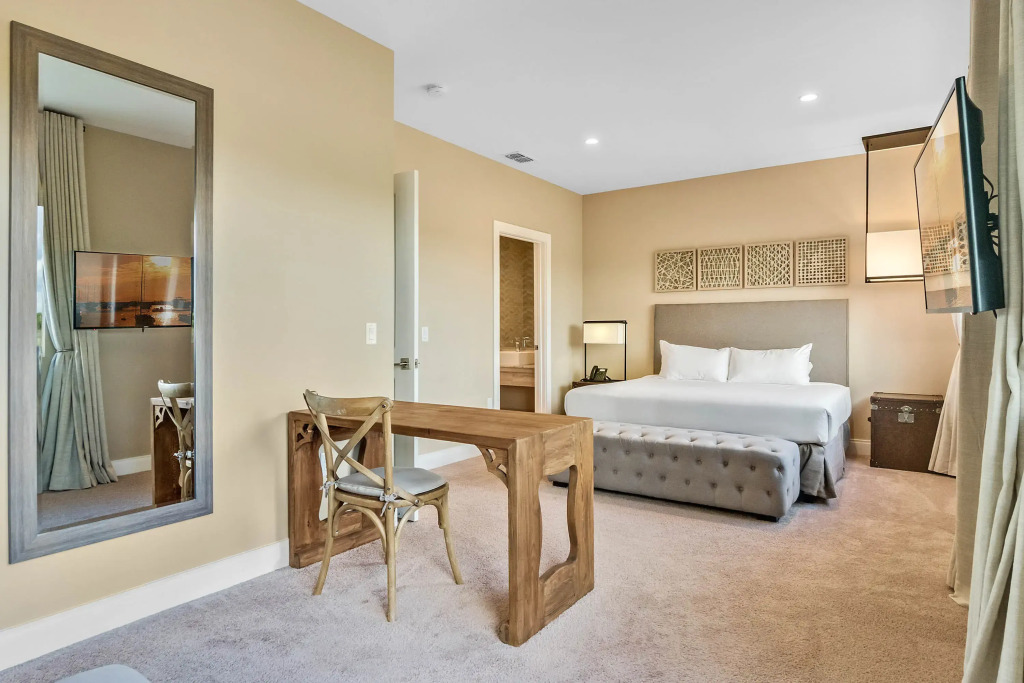 4 Bedrooms 45 Bathrooms Magic Village 7575 Bd