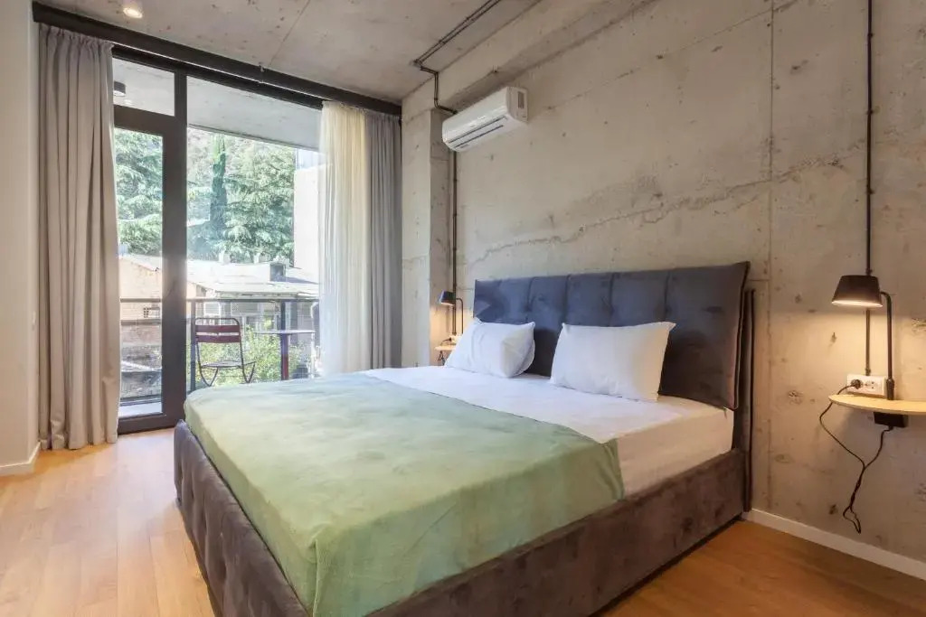 Spacious 3 BedroomR and 2 balcony Apartment in the city center