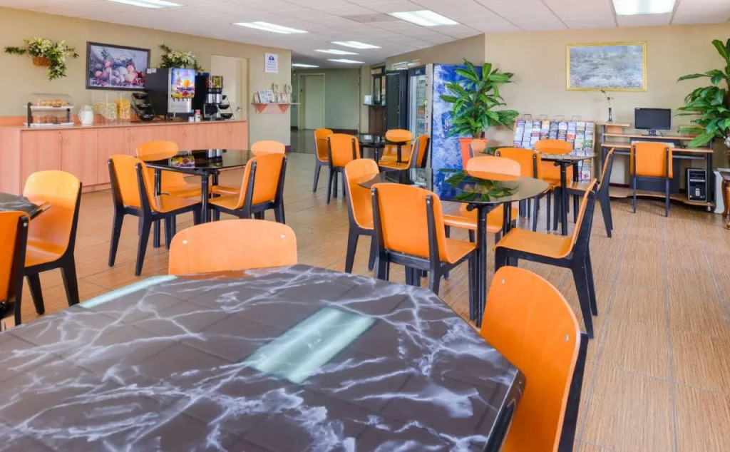 H3 Inn & Suites - LAX Airport - Los Angeles