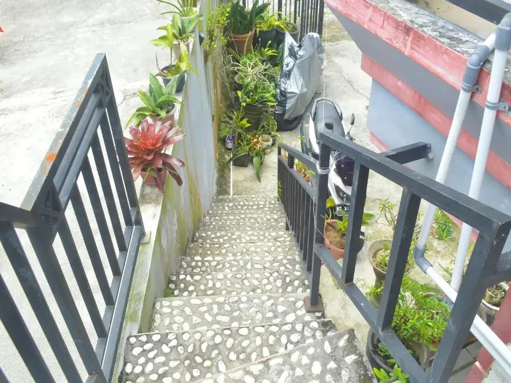 SPOT ON 91623 Pj Guest House Syariah